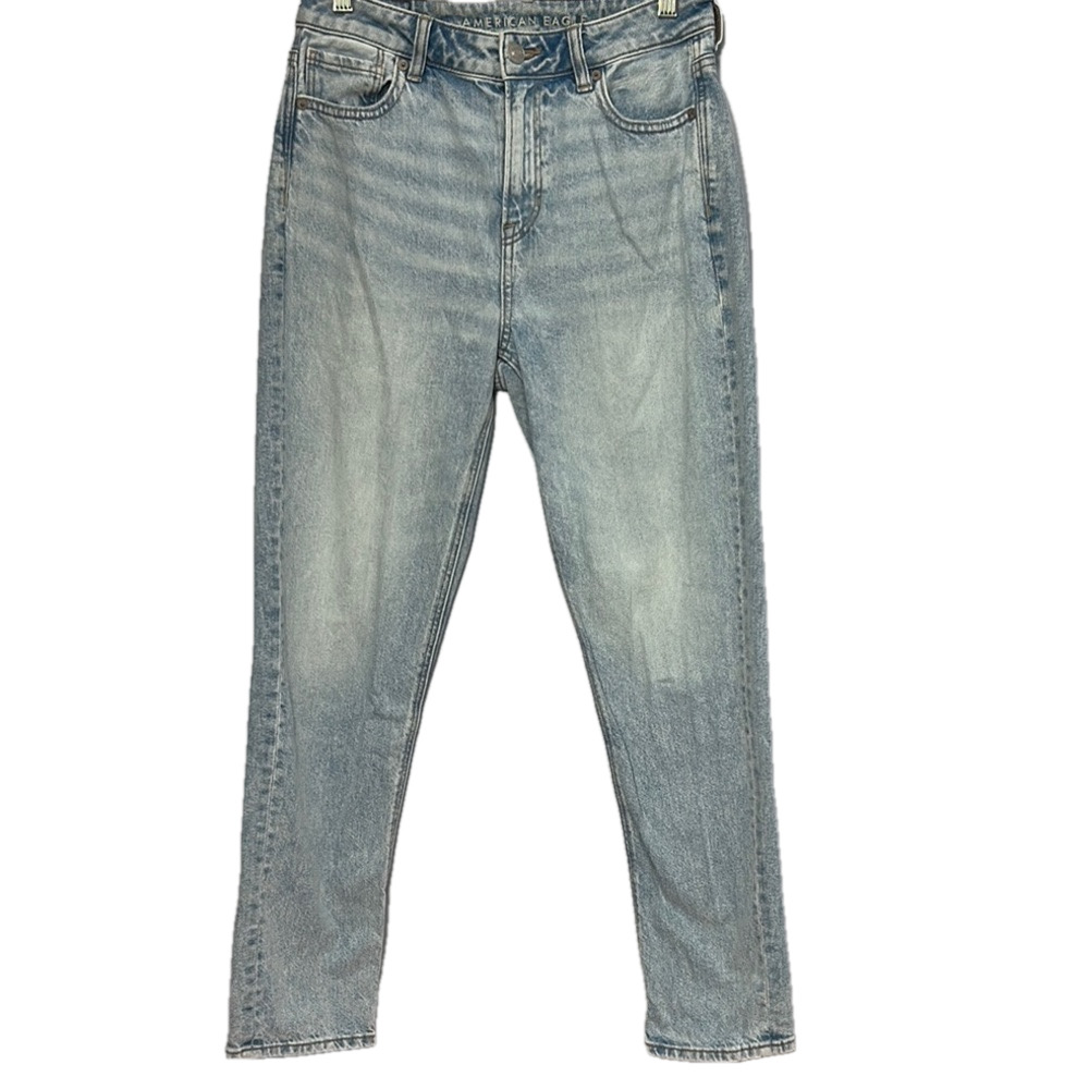 American Eagle Light Wash Denim Mom Jeans